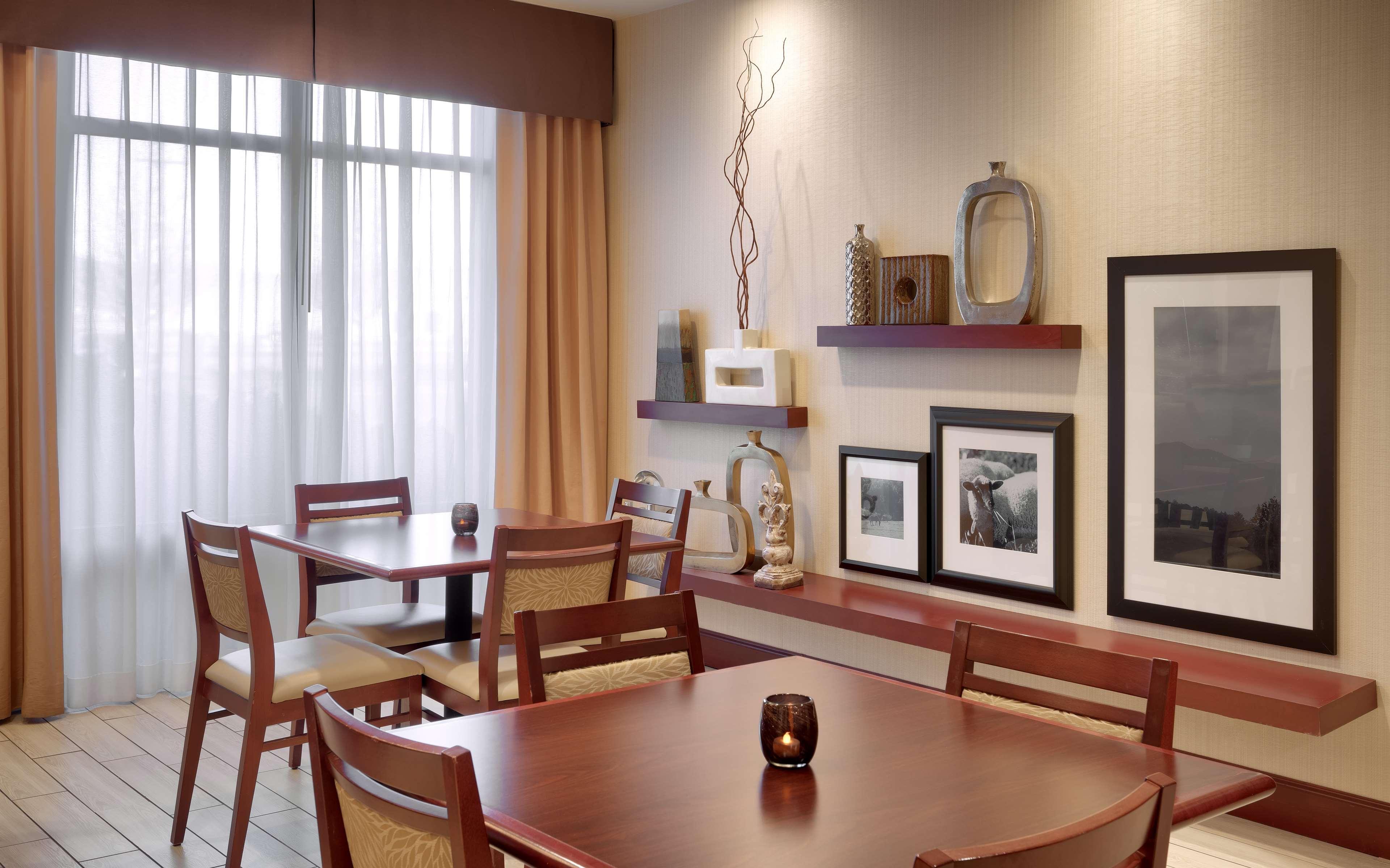 Hampton Inn Тремонтон Экстерьер фото