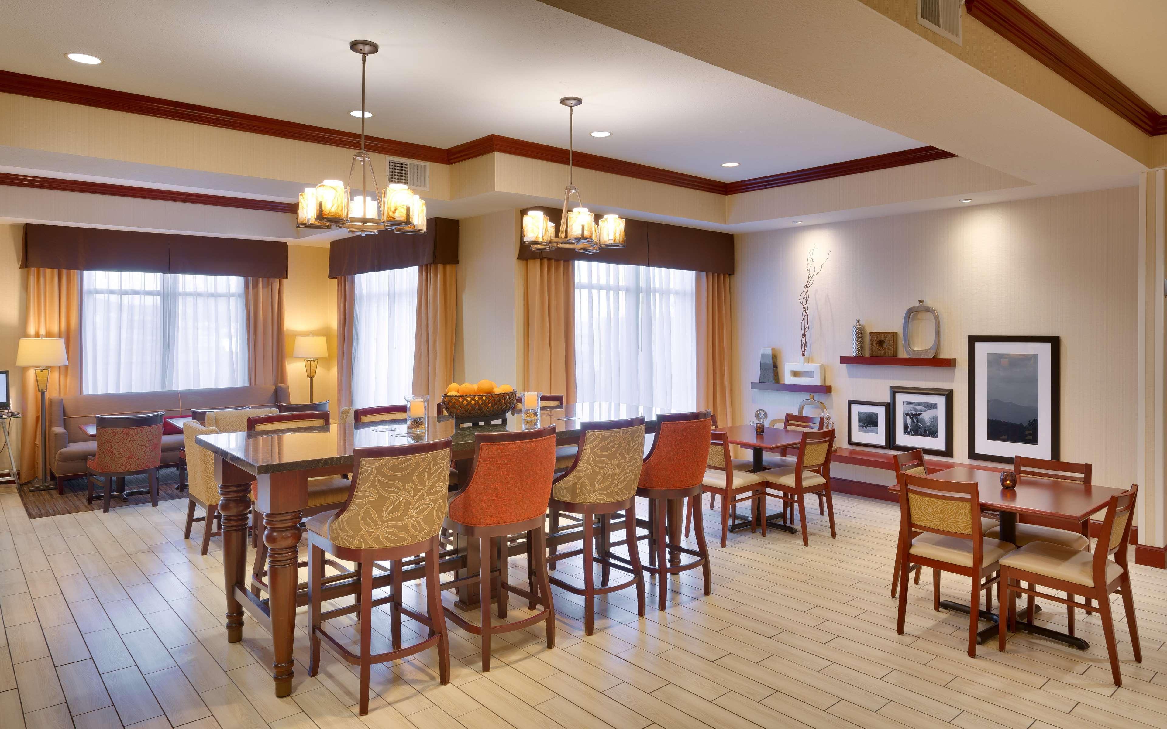 Hampton Inn Тремонтон Экстерьер фото