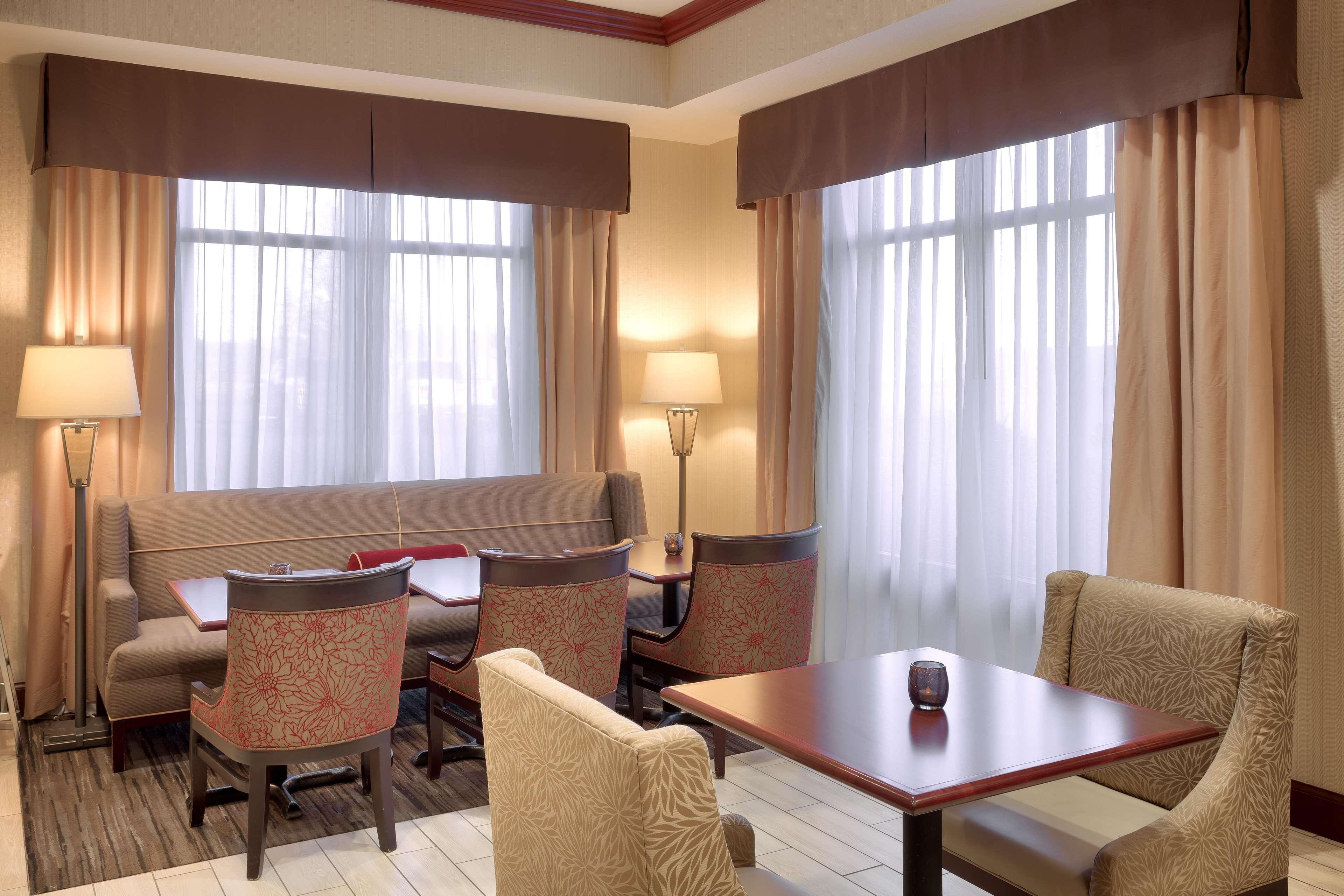Hampton Inn Тремонтон Экстерьер фото