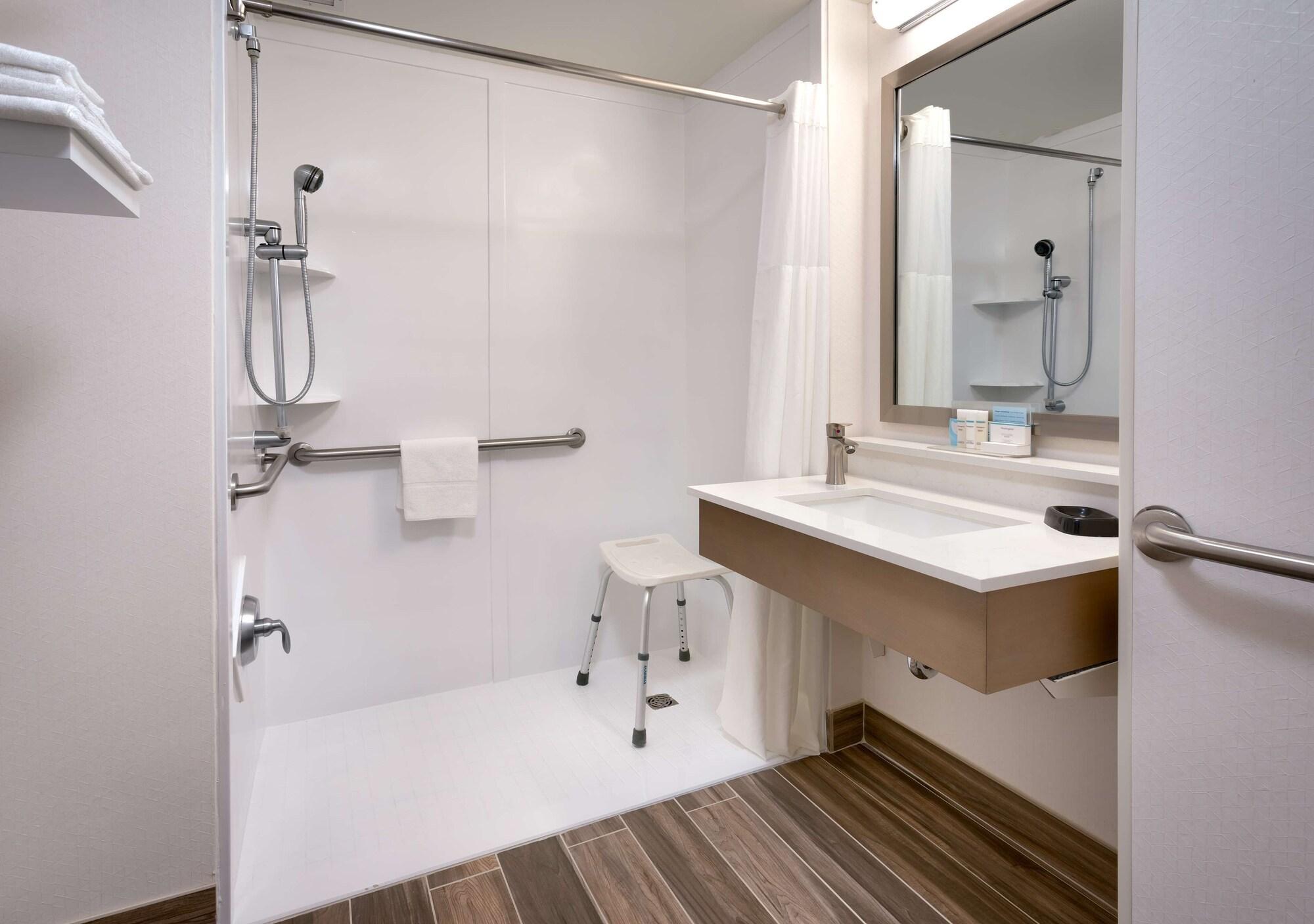 Hampton Inn Тремонтон Экстерьер фото
