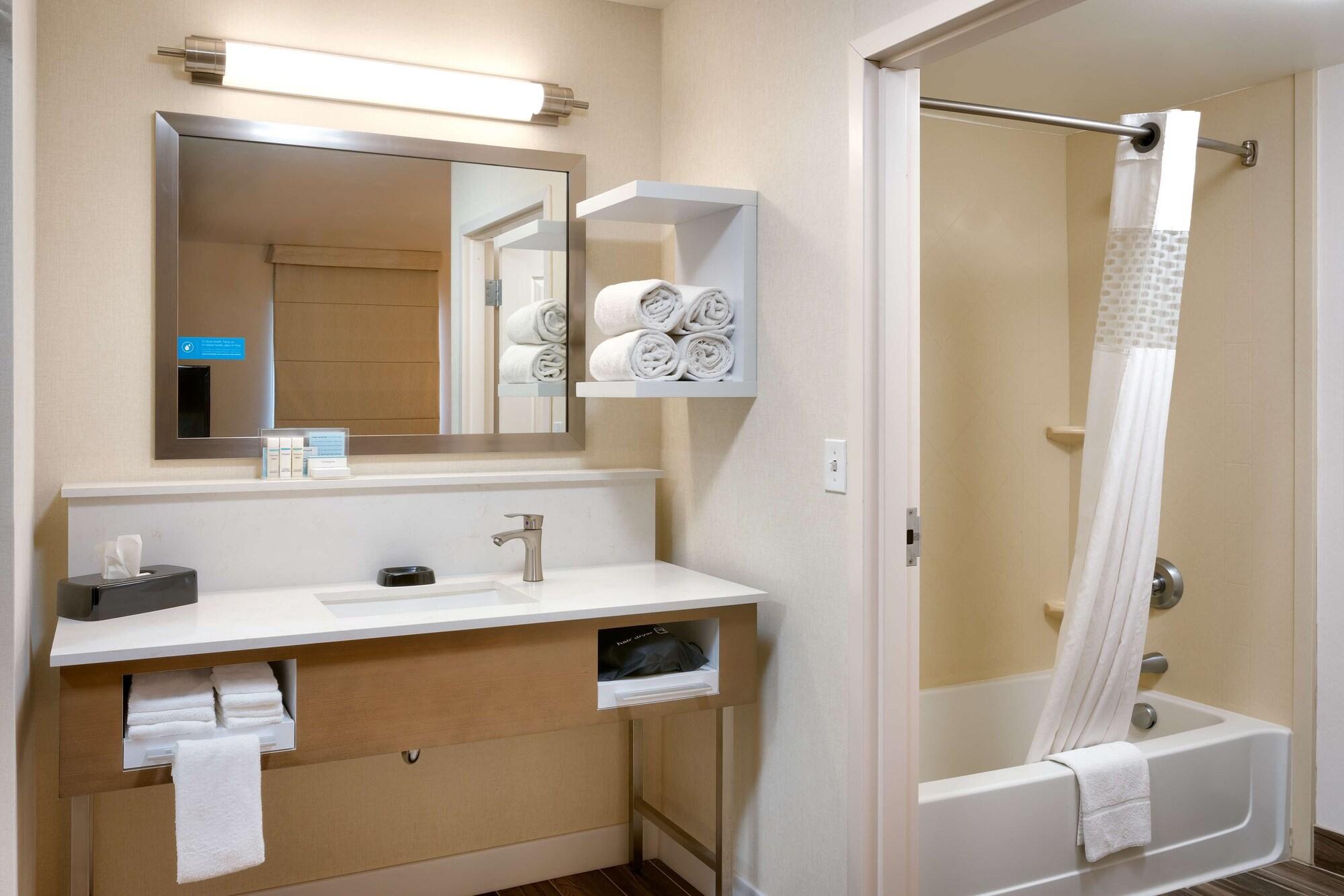 Hampton Inn Тремонтон Экстерьер фото