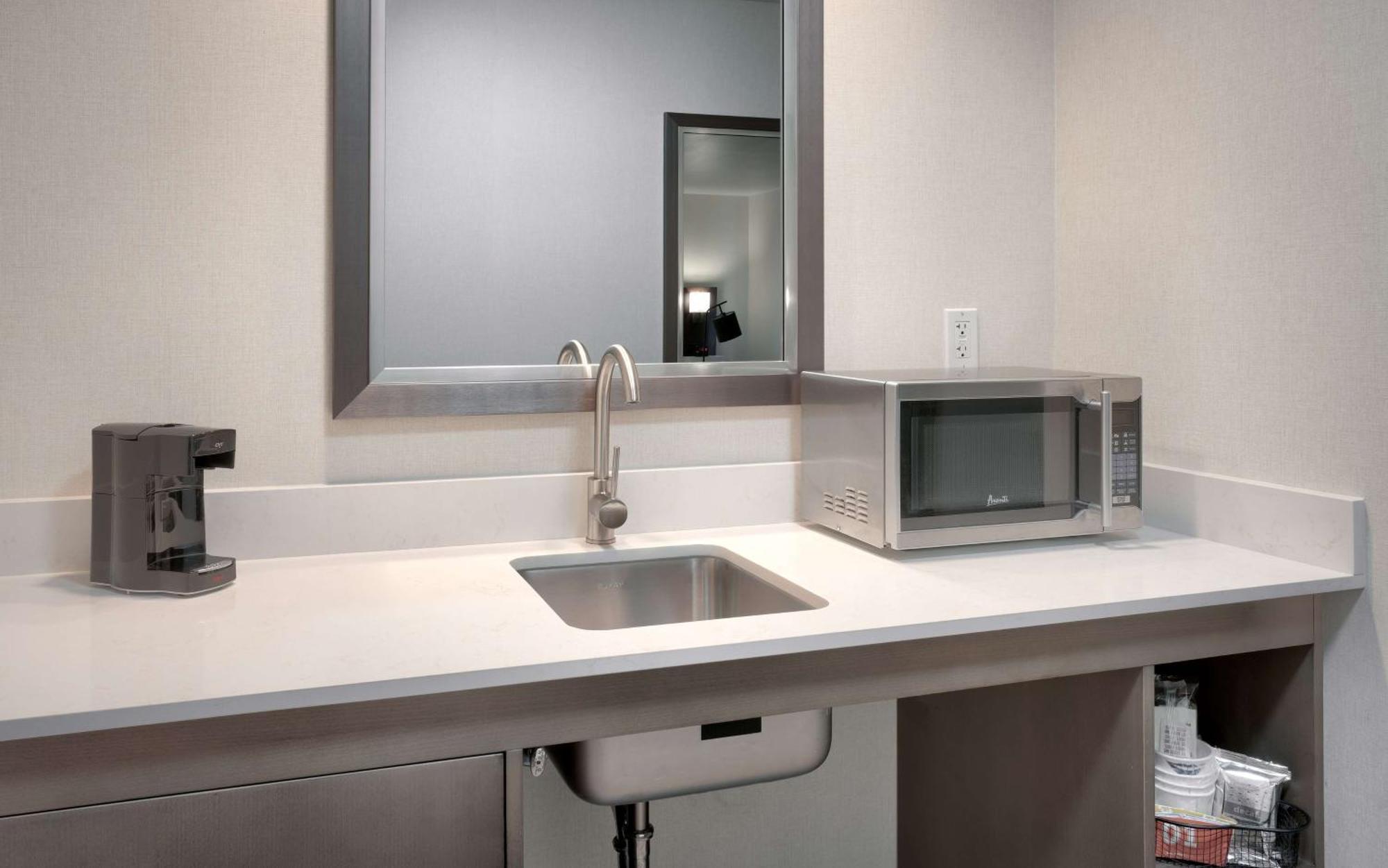 Hampton Inn Тремонтон Экстерьер фото