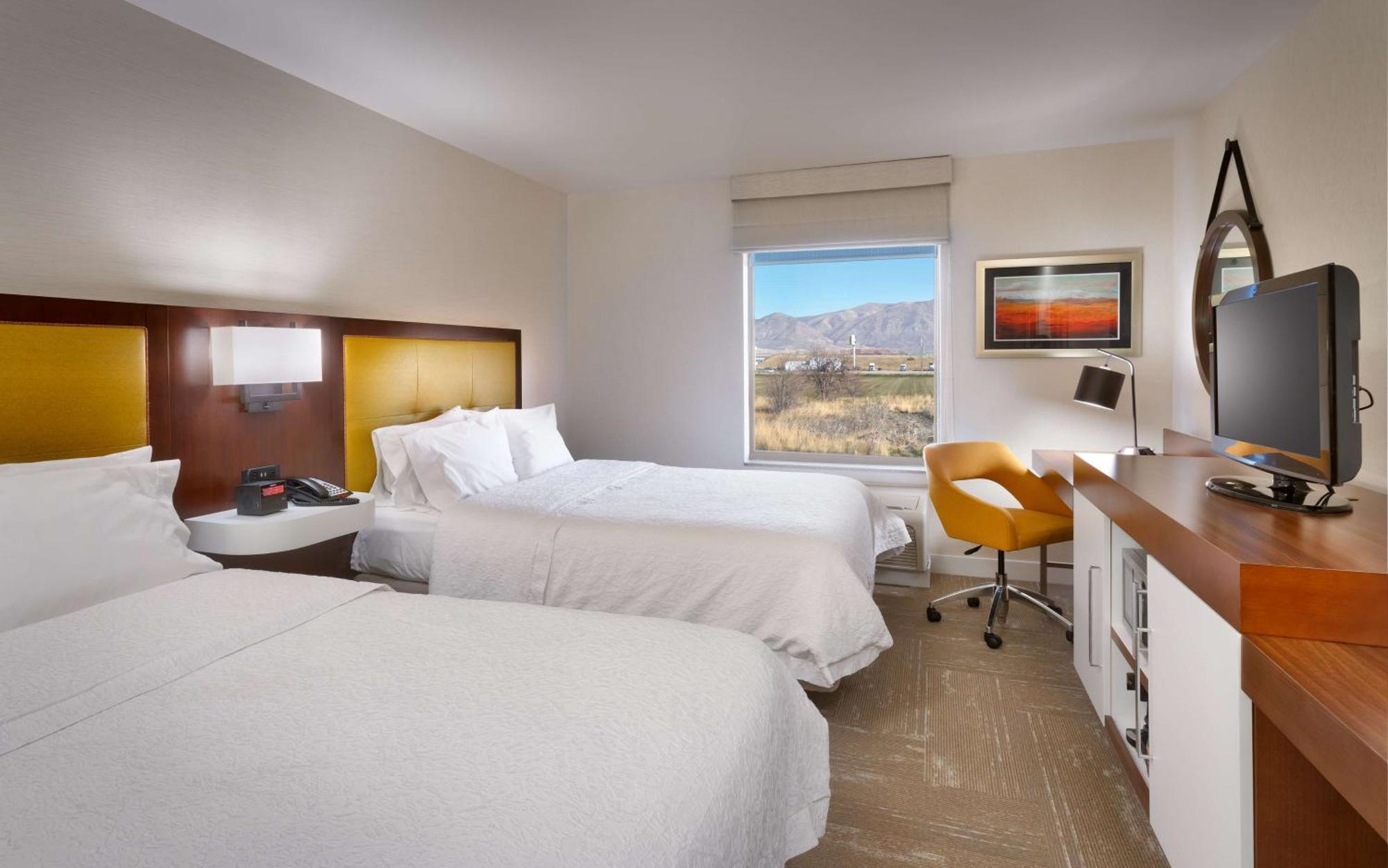 Hampton Inn Тремонтон Экстерьер фото