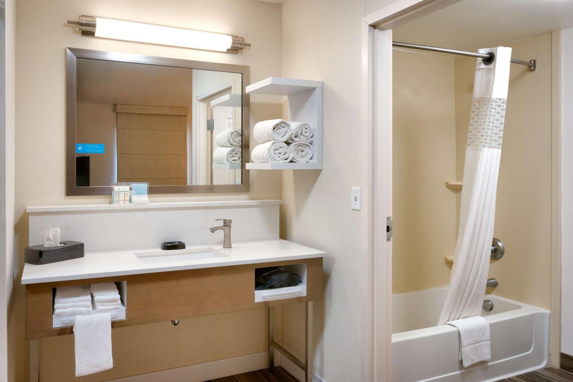 Hampton Inn Тремонтон Экстерьер фото