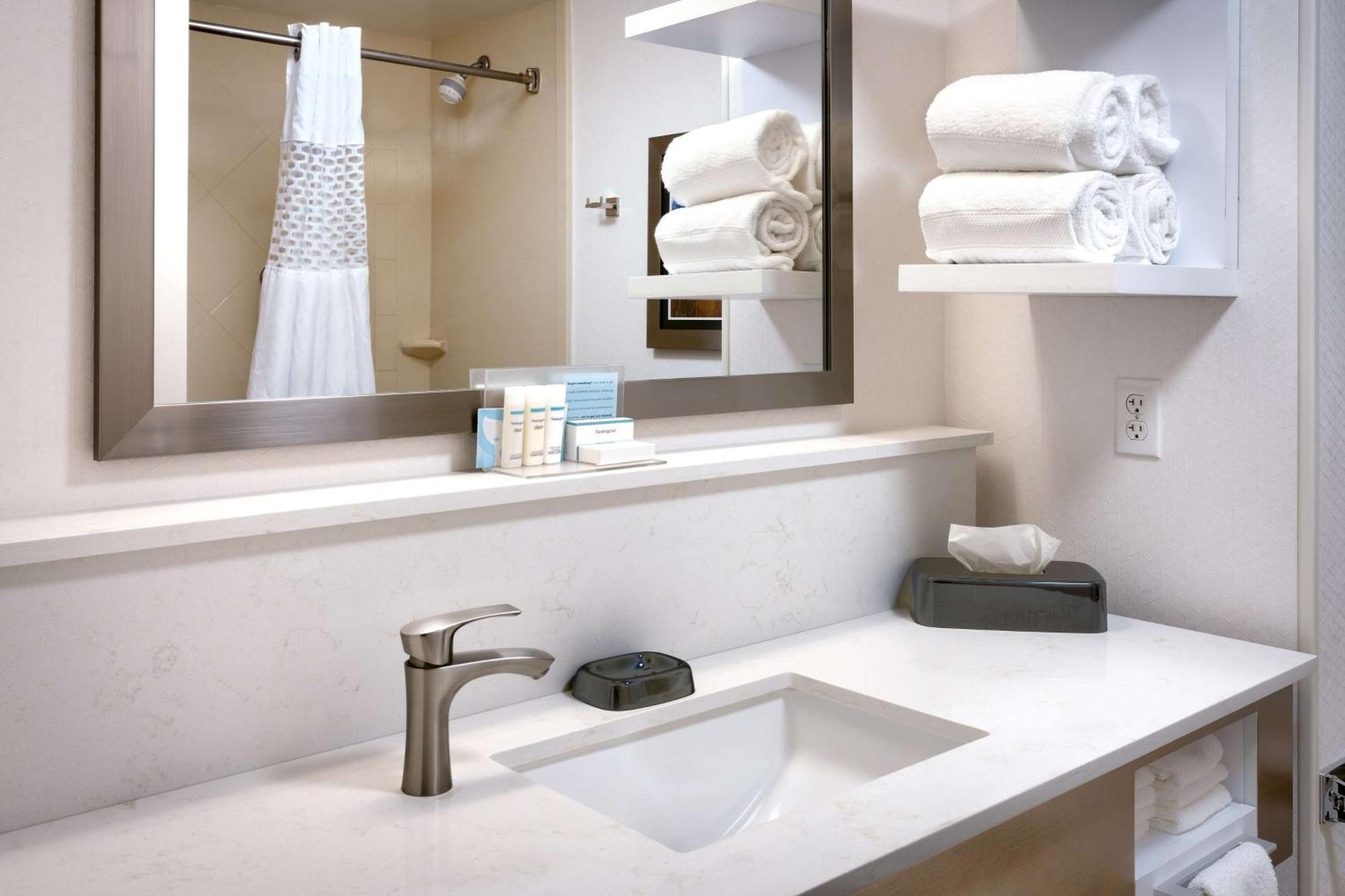 Hampton Inn Тремонтон Экстерьер фото