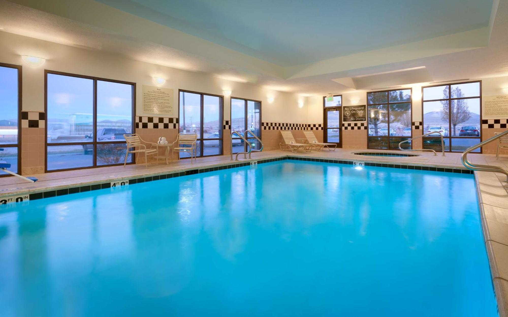 Hampton Inn Тремонтон Экстерьер фото