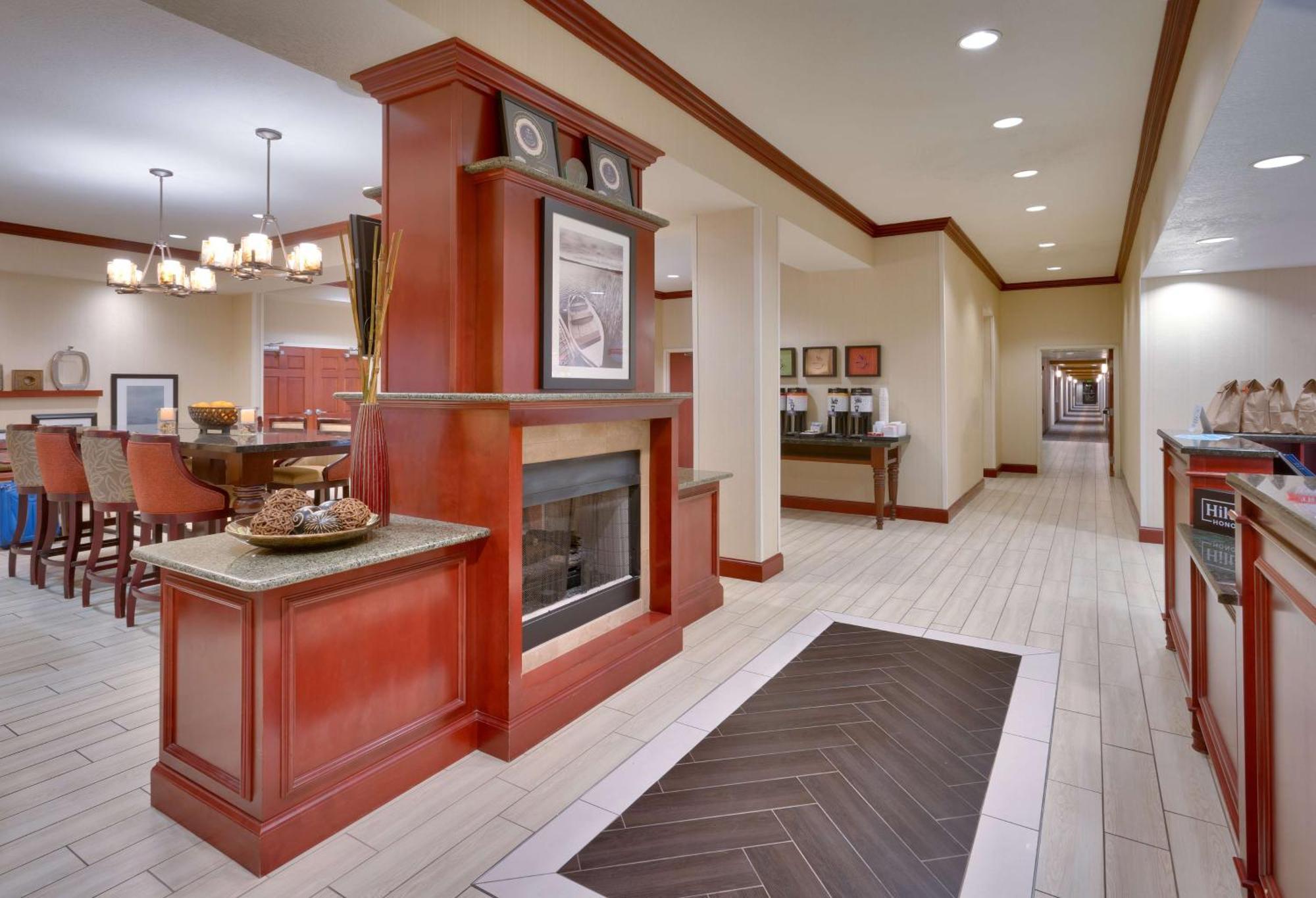 Hampton Inn Тремонтон Экстерьер фото