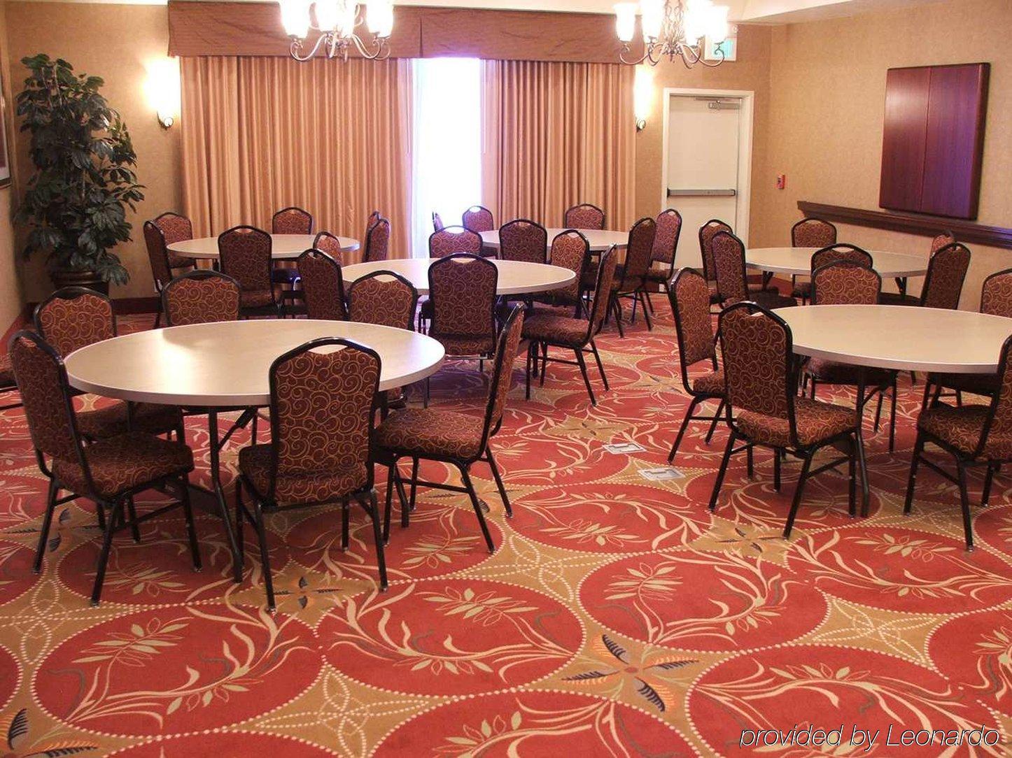 Hampton Inn Тремонтон Удобства фото