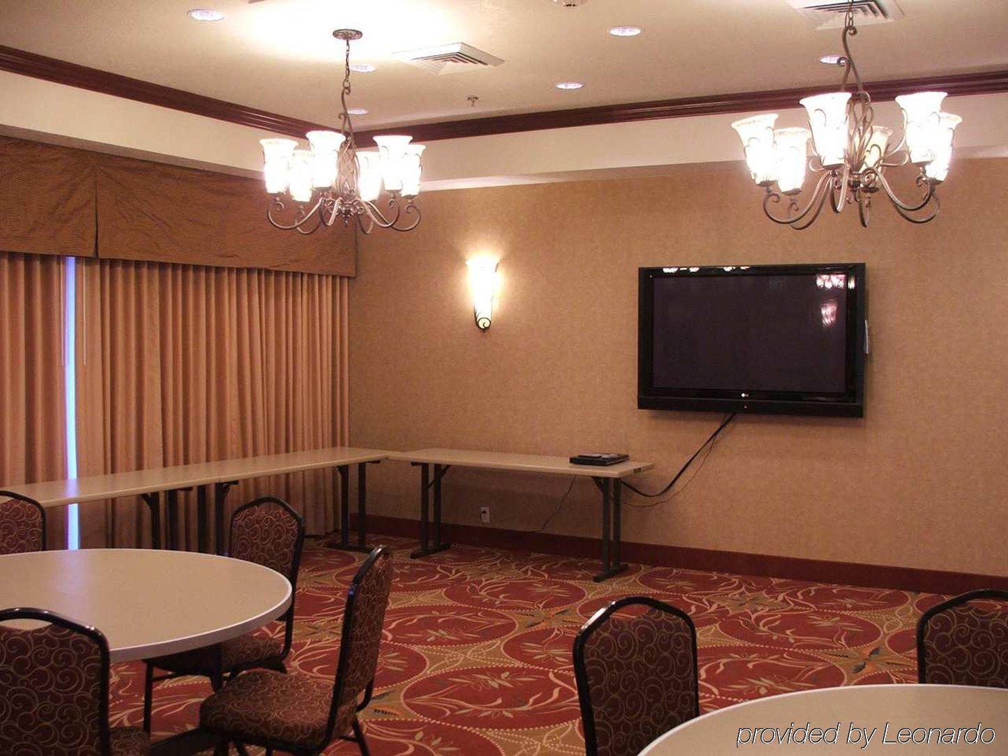 Hampton Inn Тремонтон Удобства фото