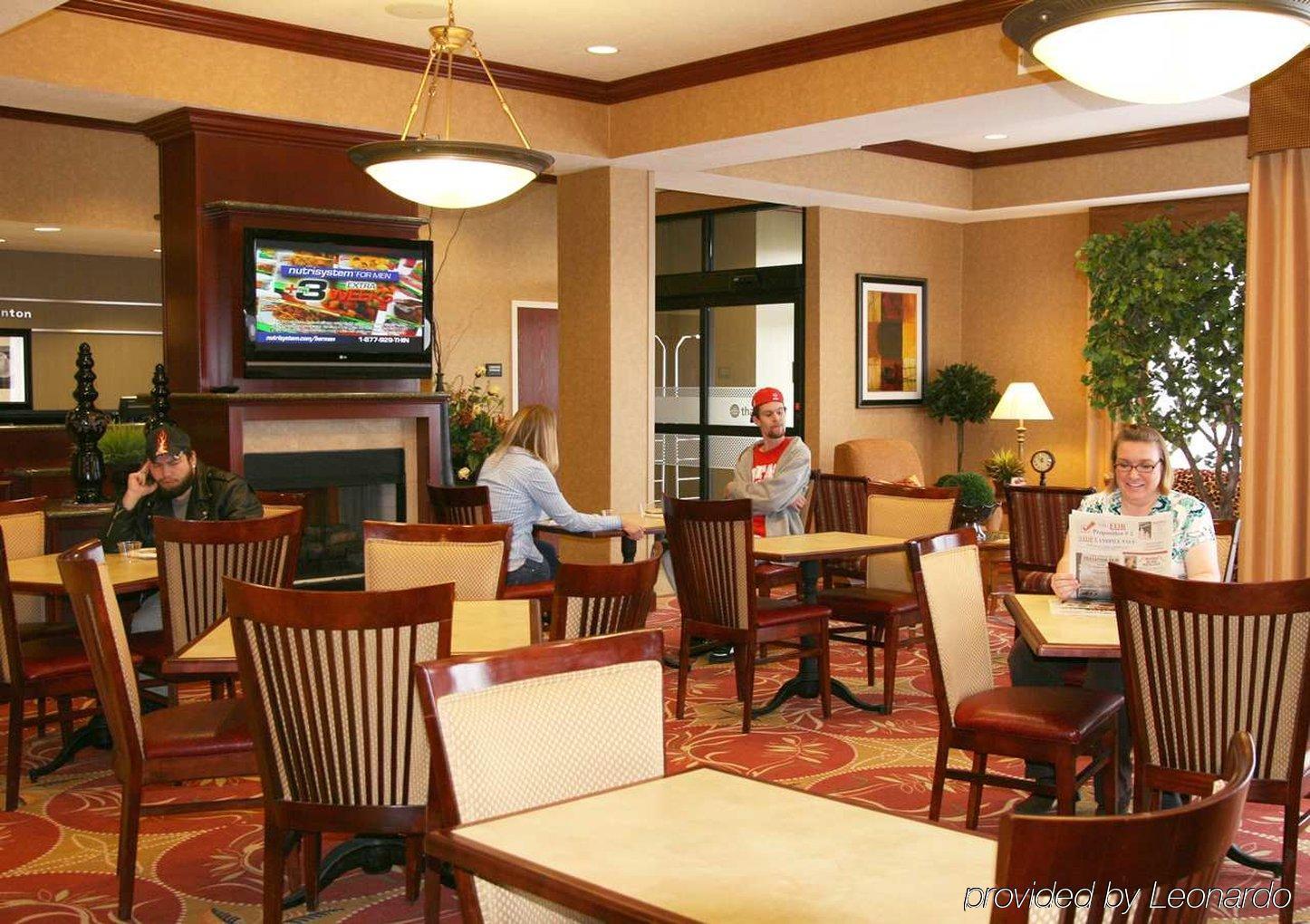 Hampton Inn Тремонтон Экстерьер фото