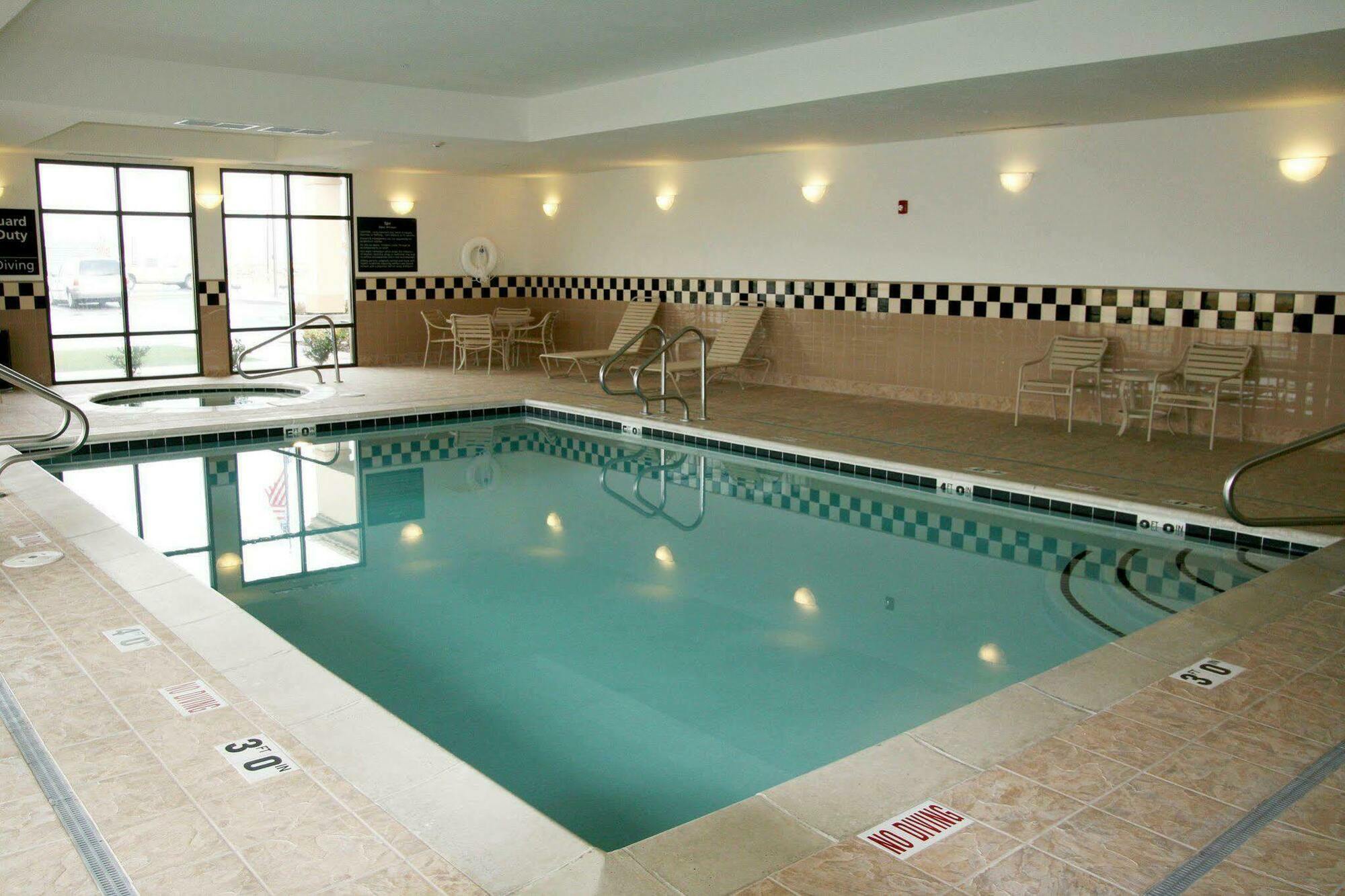 Hampton Inn Тремонтон Экстерьер фото